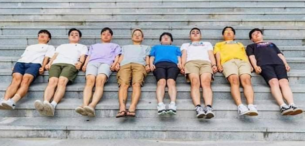 Asyik Pose Tunjuk Peace je, Ini Sekumpulan Anak Muda Di Korea Berikan Idea Best Untuk Posing Dengan Kawan2 1 40