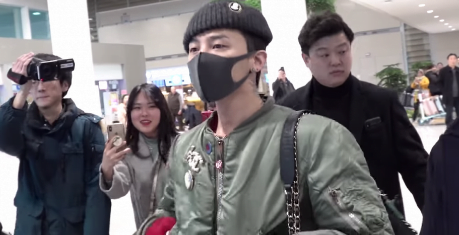 'Raja' Fashion dikerumuni wartawan dan peminat sebaik sahaja mendarat di Korea 1 i