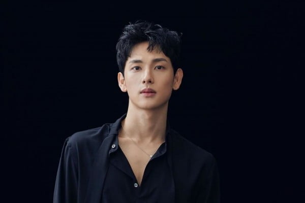 7 Kerja Sambilan Artis K-Pop Sebelum Debut 3 3 2