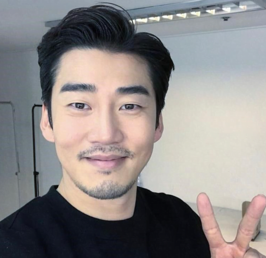 Hampir Setahun Bercinta, Yoon Kye Sang Bakal Berkahwin dengan CEO jenama kecantikan 1 98