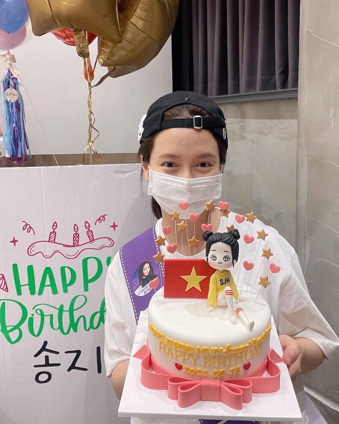 Song Ji Hyo Kongsi Gambar Kek-Kek Unik Yang Dikirim Peminatnya 7 Song Ji Hyo 13