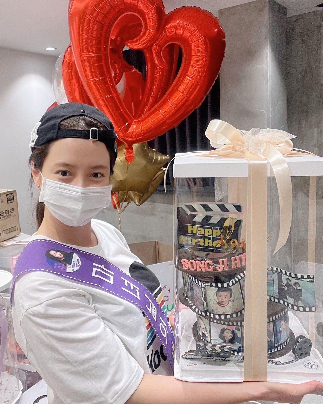 Song Ji Hyo Kongsi Gambar Kek-Kek Unik Yang Dikirim Peminatnya 15 Song Ji Hyo 2