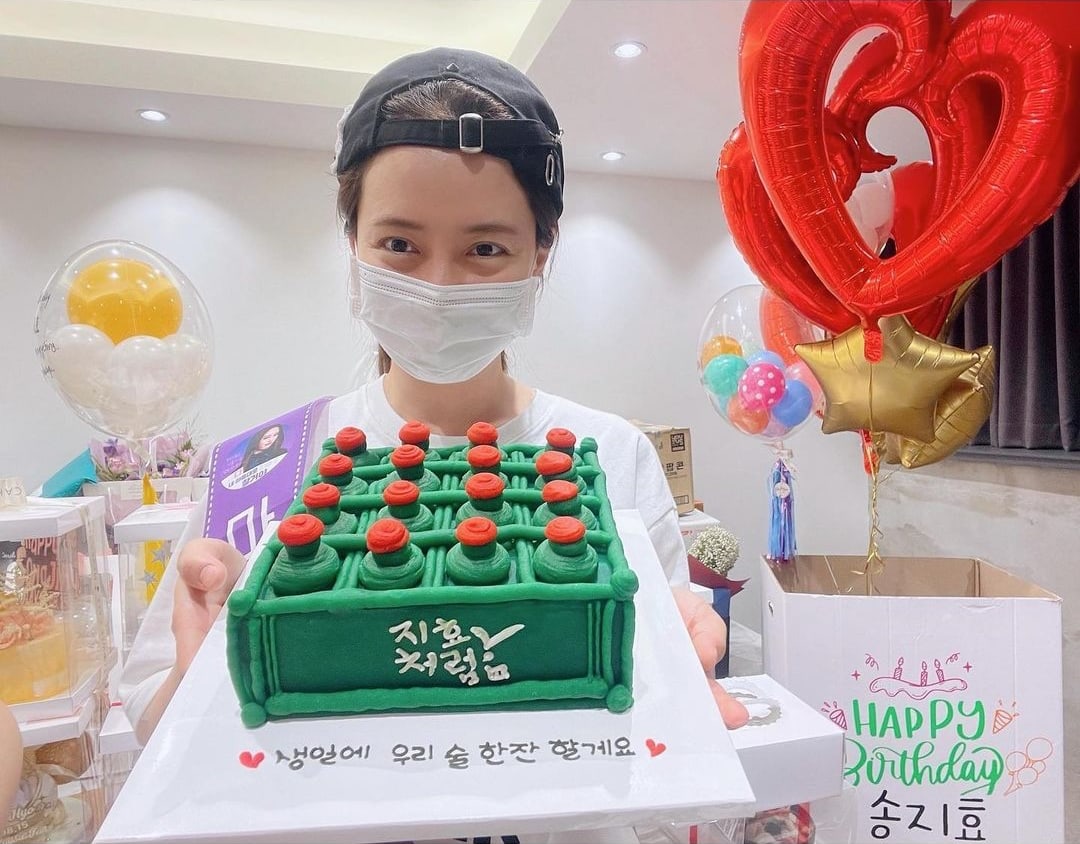 Song Ji Hyo Kongsi Gambar Kek-Kek Unik Yang Dikirim Peminatnya 3 Song Ji Hyo 32