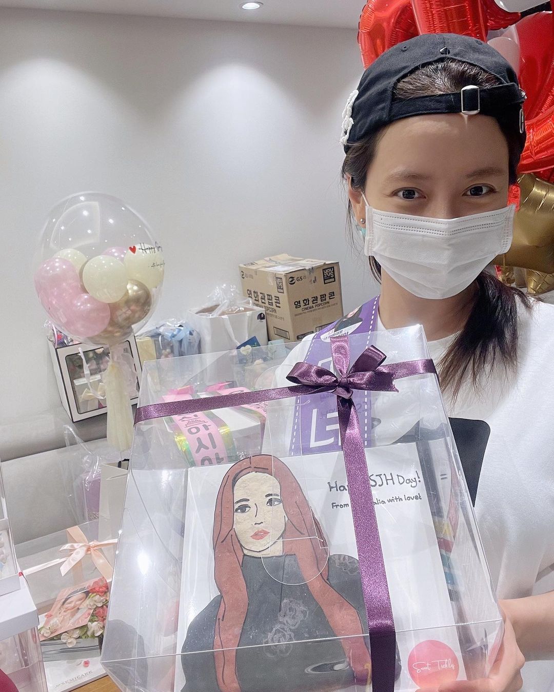 Song Ji Hyo Kongsi Gambar Kek-Kek Unik Yang Dikirim Peminatnya 12 Song Ji Hyo 6