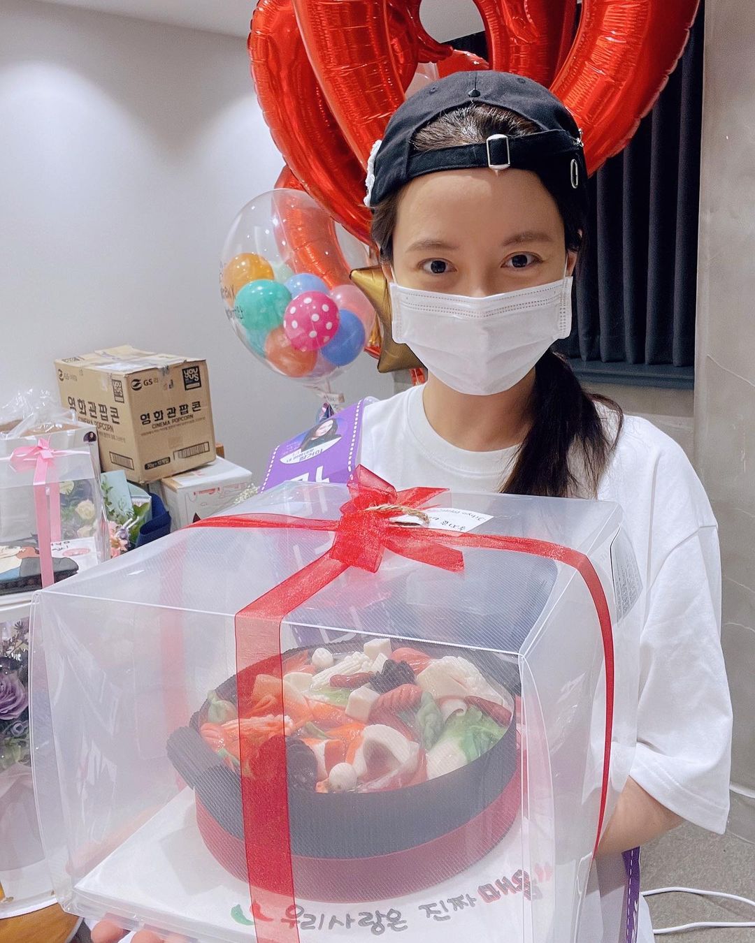Song Ji Hyo Kongsi Gambar Kek-Kek Unik Yang Dikirim Peminatnya 11 Song Ji Hyo 7