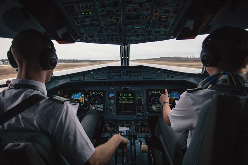 5 Fakta Tentang Makanan Pesawat Yang Akan Mengejutkan Kaki Travel 5 cockpit 2576889 960 720