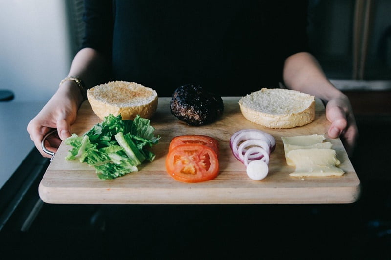 5 Fakta Tentang Makanan Pesawat Yang Akan Mengejutkan Kaki Travel 4 hamburger 1030865 960 720