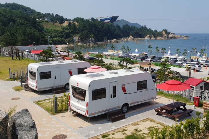 25 Lokasi Best Di Gangwon, Korea Selatan Yang Kaki Travel Mesti Pergi 17 Jangho Beach Campsite