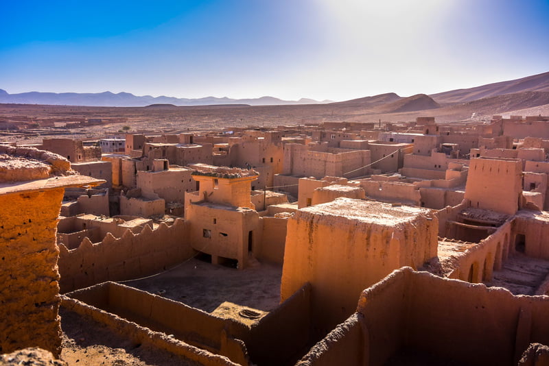 Tangga Labirin Apartmen Di Sepanyol Ini Sebiji Macam Dalam ‘Squid Game’ 2 landscape architecture desert wall travel africa 265381