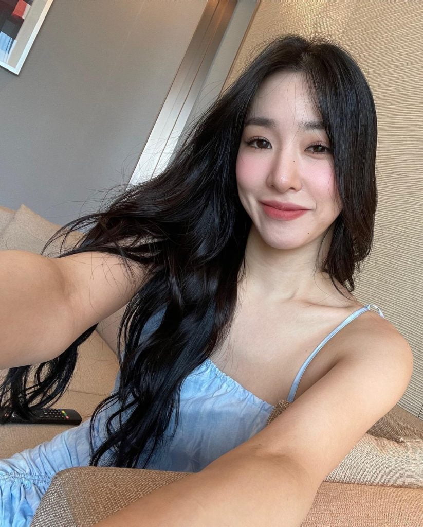 Tiffany Young Menyanyi Lagu "Into The New World" Dalam Teksi Karaoke, Ini Reaksi Pemandu Teksi Yang Melucukan 2 210913 Tiffany Young Instagram Update documents 2