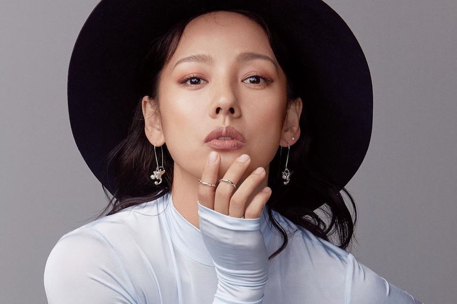 Lee Hyori Tidak Mempunyai Sebarang Skincare, Hanya Buat Satu Langkah 'Gila' Ini Sahaja 1 2c3e474af281460e9918074a5a33cba3