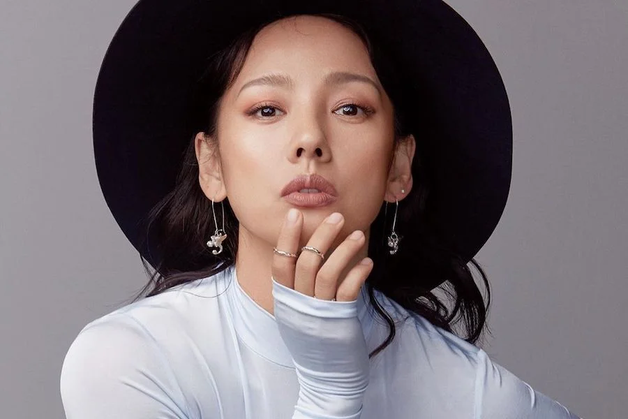 Lee Hyori Tidak Mempunyai Sebarang Skincare, Hanya Buat Satu Langkah 'Gila' Ini Sahaja 1 2c3e474af281460e9918074a5a33cba3
