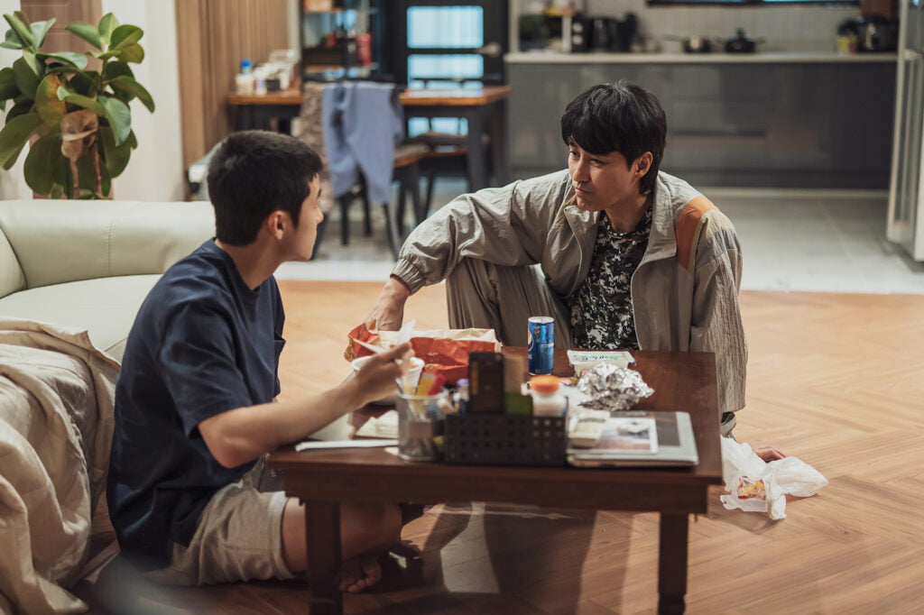 Review Filem Korea: "Sinkhole" (2021) Yang Bertemakan Bencana Dan Komedi 3 3 1 1024x682 1