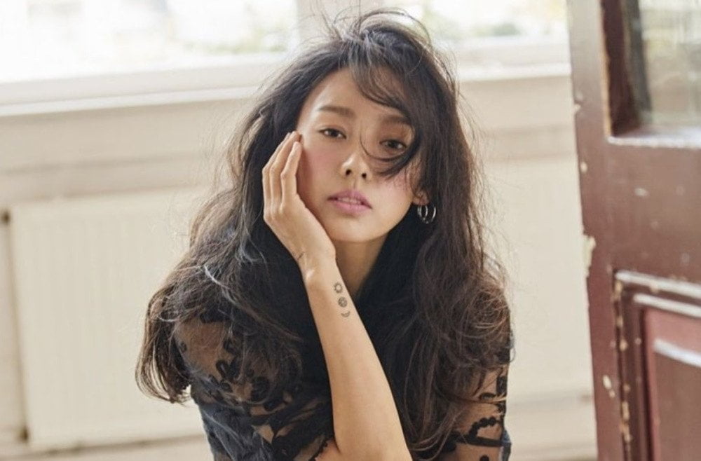 Lee Hyori Tidak Mempunyai Sebarang Skincare, Hanya Buat Satu Langkah 'Gila' Ini Sahaja 2 Lee Hyori face