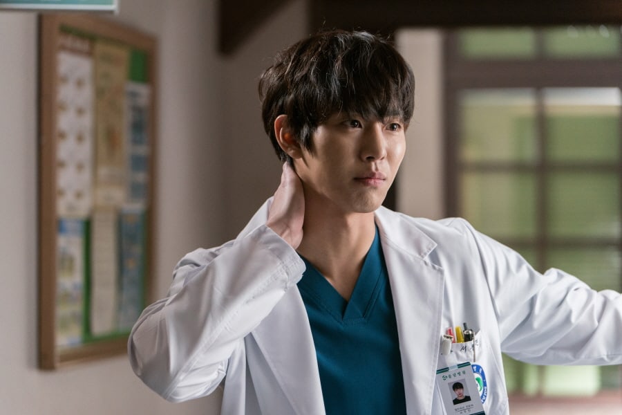 5 Doktor Kacak Di Dalam K- Drama Perubatan Dengan Jalan Cerita Yang Menarik 8 ahn hyo seop1