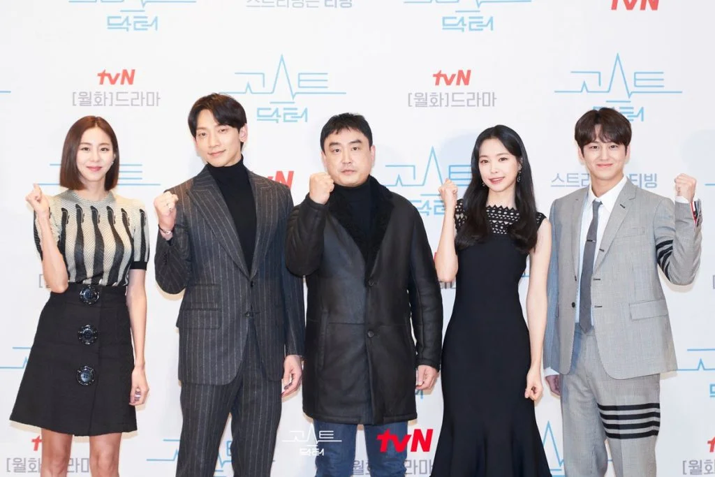 K- Drama Terbaru "Ghost Doctor" Lakonan Rain, Kim Bum, Son Naeun Dan Uee Mendapat Perhatian Peminat 6 ghost doctor