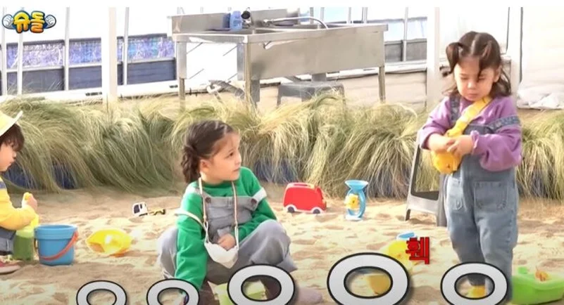 The Return of Superman: Jin-woo Sedih Kena Marah Sebab Makan Pasir 3 lbvccff
