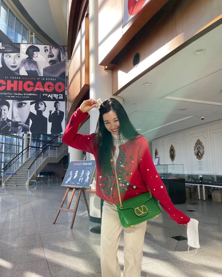Tiffany Young Menyanyi Lagu "Into The New World" Dalam Teksi Karaoke, Ini Reaksi Pemandu Teksi Yang Melucukan 3 unnamed 16
