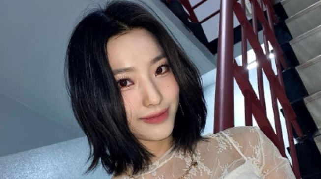 Tidak Sedar ‘V Live’ Telah Bermula, Peminat Berang Saerom Fromis_9 Cakap Perkara Yang Tidak Sepatutnya! 4 43177 foto saerom fromis 9 instagram atsaeromssee