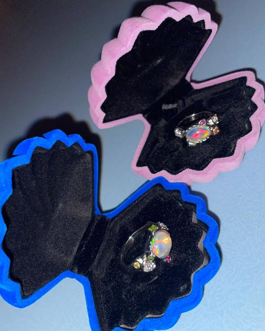 Pereka Barang Kemas Kongsi Proses Rekaan Cincin Tunang Pasangan Selebriti K-Pop Ini 2 658e6326 5f7a 4173 9d2f 844dec51ec10 7390c88c