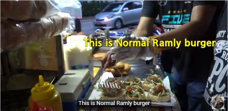 "Jatuh Cinta..."- Ini Reaksi Lelaki Korea Bila Makan Burger Ramly 4 7 1