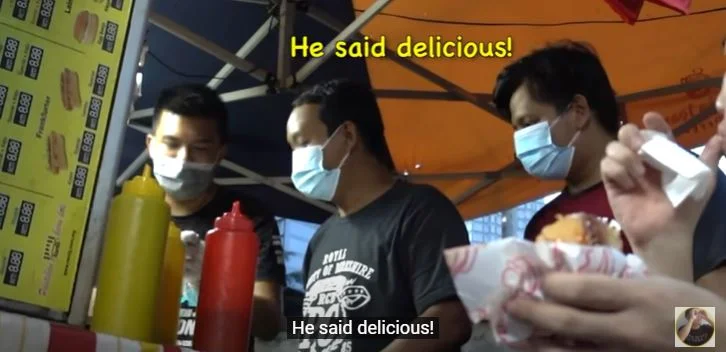 "Jatuh Cinta..."- Ini Reaksi Lelaki Korea Bila Makan Burger Ramly 6 8 1