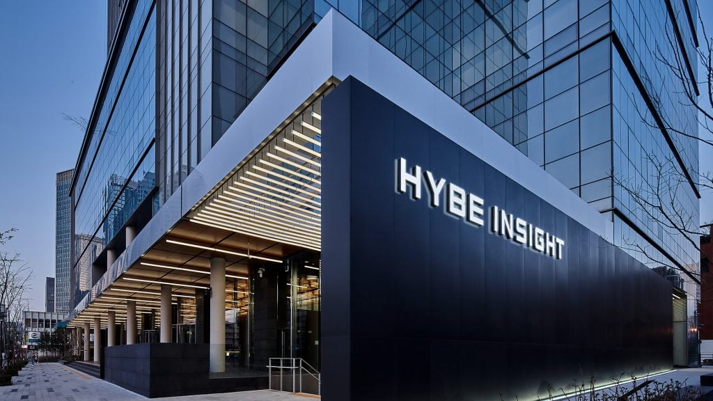 HYBE Menjadi Agensi Muzik Korea Pertama Yang Mencapai Jualan Lebih 4 Trillion (MYR) 1 PegL22tJRAyok7QgZhjcGlo9SaMt10kPd6cNngUWSqLiUitB8BqlFJKXYGdById5toOuc3gljawy1DrIEd5iLEJYmknVk0AFgO39DQlhhusUAnMXj7xPJtuDJNXV6wj1