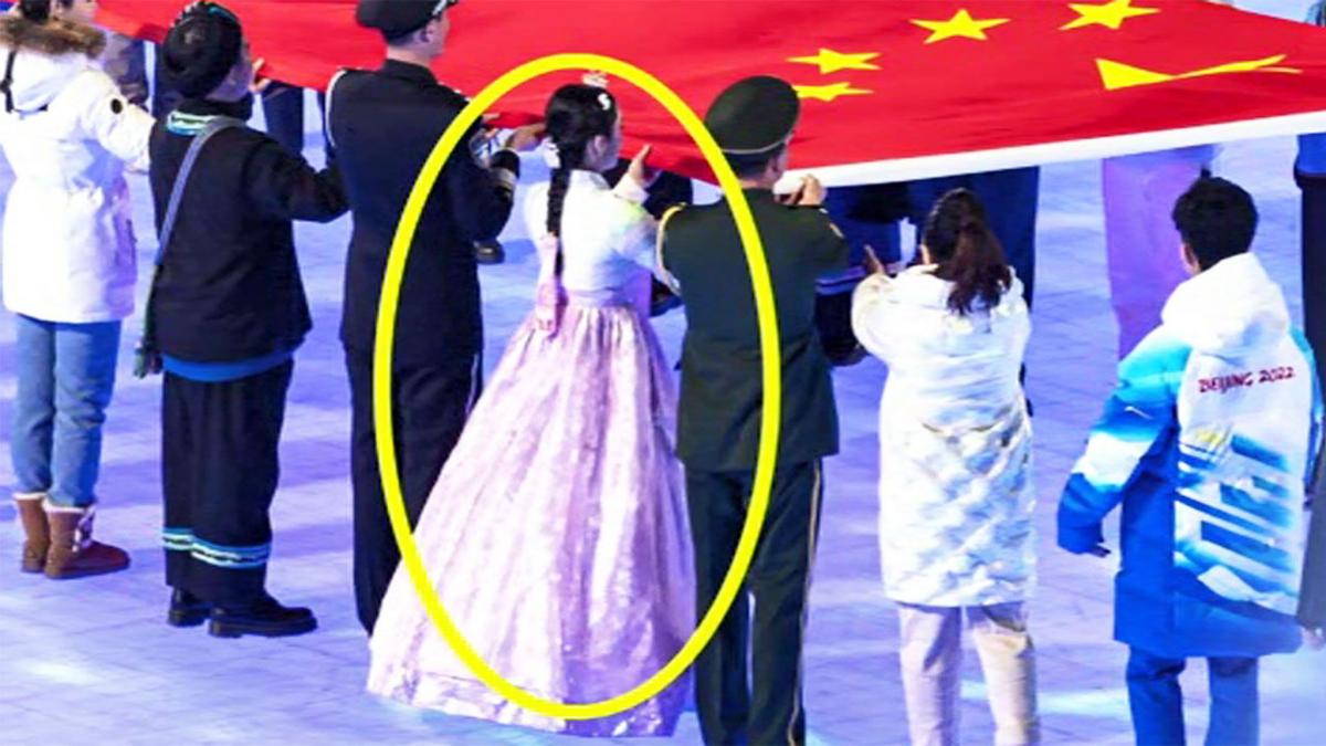 Kerana Hanbok, Ruangan Komen Park Shin Hye Diserang Netizen China 3 a performer wore a light pink and white hanbok at the opening ceremony image source ioc 2705892