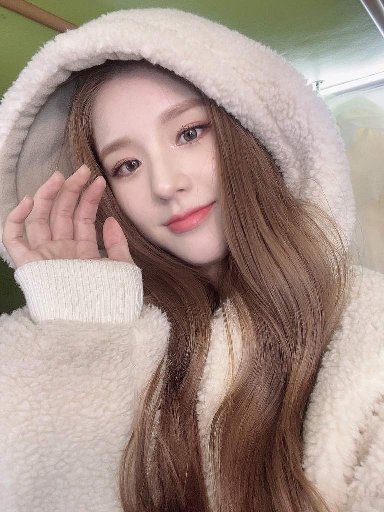 9 Selebriti Kpop Wanita Ini Sangat Popular Di Kalangan Lelaki 8 ea00b5ceb3ffe7613d4d357d5bff45f205f79674r1 1128 1504v2 hq