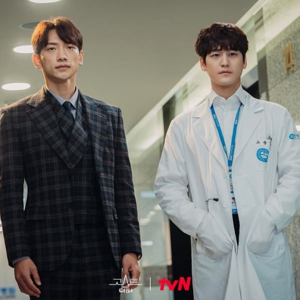 Rating ‘Ghost Doctor’ Semakin Meningkat, Ini Dua Sebab Mengapa Anda Harus Menonton Drama Bromance Perubatan Ini 2 ghost doctor 1