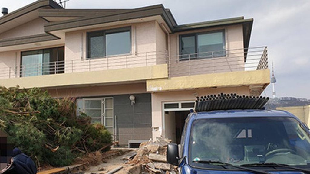 Rumah Pasangan 'Song-Song' Yang Bernilai RM42 Juta Sudah Diruntuhkan Kerana Hal Ini 3 song joong ki demolishes house3