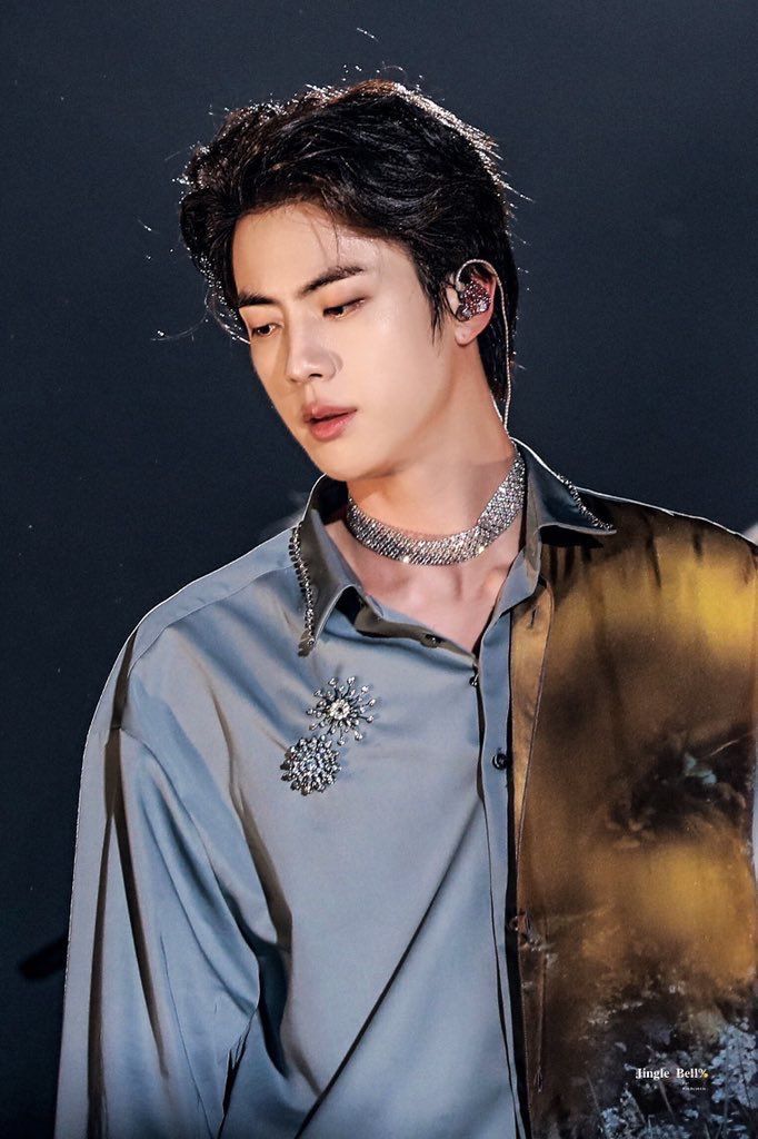 Peminat Risau Tengok Kaki Jin BTS Dalam Gambar Terbarunya Di Instagram 3 08146f31573fb6d8e2ca2bd723b45ffc