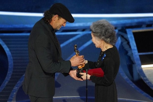 Buat Pertama Kali Di Oscar, Seorang Pelakon Menerima Anugerah Itu Tanpa Tepukan 1 1 12