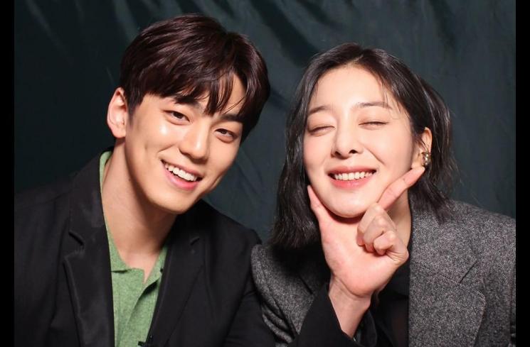Lelaki Kacak Berlesung Pipit Menjadi Terkenal Selepas Muncul Dalam "I Can See Your Voice" 5 1648320521 977 Because of the hot kiss scene Kim Min Kyu and
