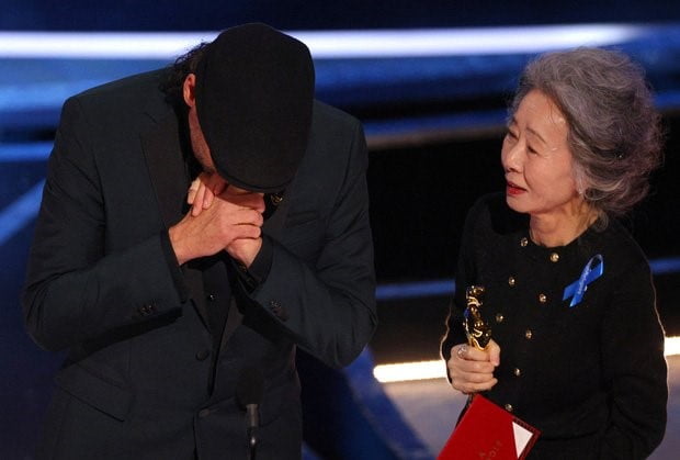 Buat Pertama Kali Di Oscar, Seorang Pelakon Menerima Anugerah Itu Tanpa Tepukan 2 2 9