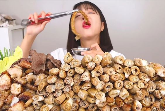 Netizen Ternganga Bila YouTuber Mukbang Ini Dedah Nilai Pendapatannya 1 3 4