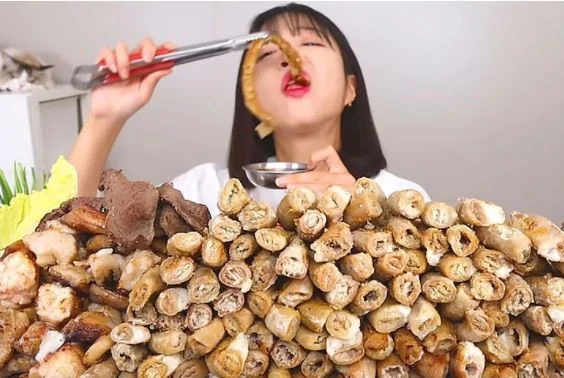 Netizen Ternganga Bila YouTuber Mukbang Ini Dedah Nilai Pendapatannya 1 3 4