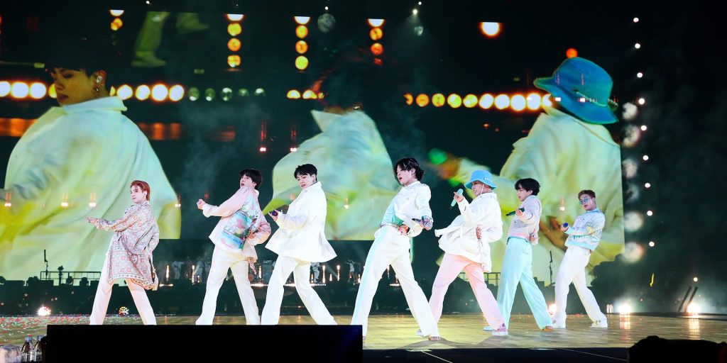Seorang Suami Viral Kerana Memilih Untuk Pergi Ke Konsert BTS Seorang Diri Tanpa Si Isteri 1 BIGHIT MUSIC BTS PERMISSION TO DANCE ON STAGE LA 2021 6