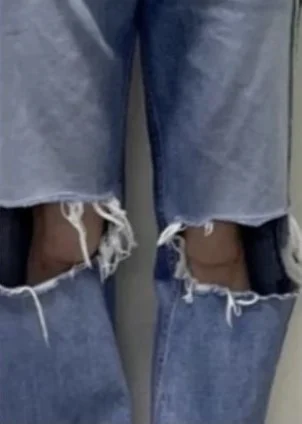 Peminat Risau Tengok Kaki Jin BTS Dalam Gambar Terbarunya Di Instagram 2 BTS Jin 120322 2