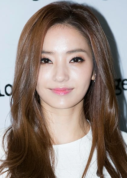 Digelar 'Barbie Korea', Han Chae Young, 41 Dicemburui Orang Ramai Kerana Kecantikan Dan Mempunyai Suami Yang Kaya-Raya 1 Han Chae Young