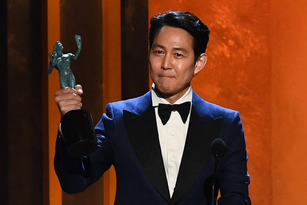 Lee Jung Jae Dan Jung Ho Yeon Dari Squid Game Berhadapan Dengan Soalan Yang Biadap Di Anugerah SAG, Netizen Korea Benggang 5 image