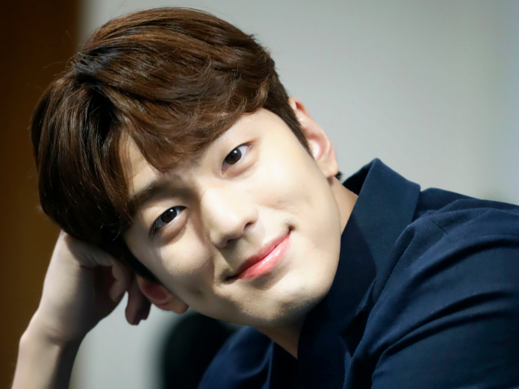 Lelaki Kacak Berlesung Pipit Menjadi Terkenal Selepas Muncul Dalam "I Can See Your Voice" 1 mik kyu main
