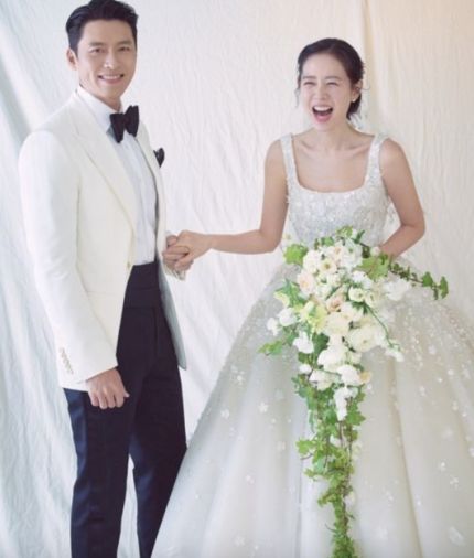 Wartawan Buru Pasangan Selebriti Pengantin Baru Ini Sehingga Ke Dalam Kereta 1 1 14