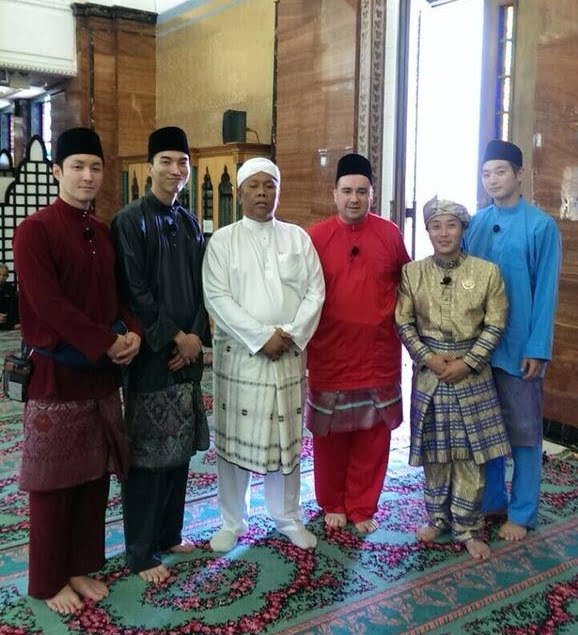 10 Bintang Korea Ayu Berbaju Kurung & Segak Berbaju Melayu 5 6a