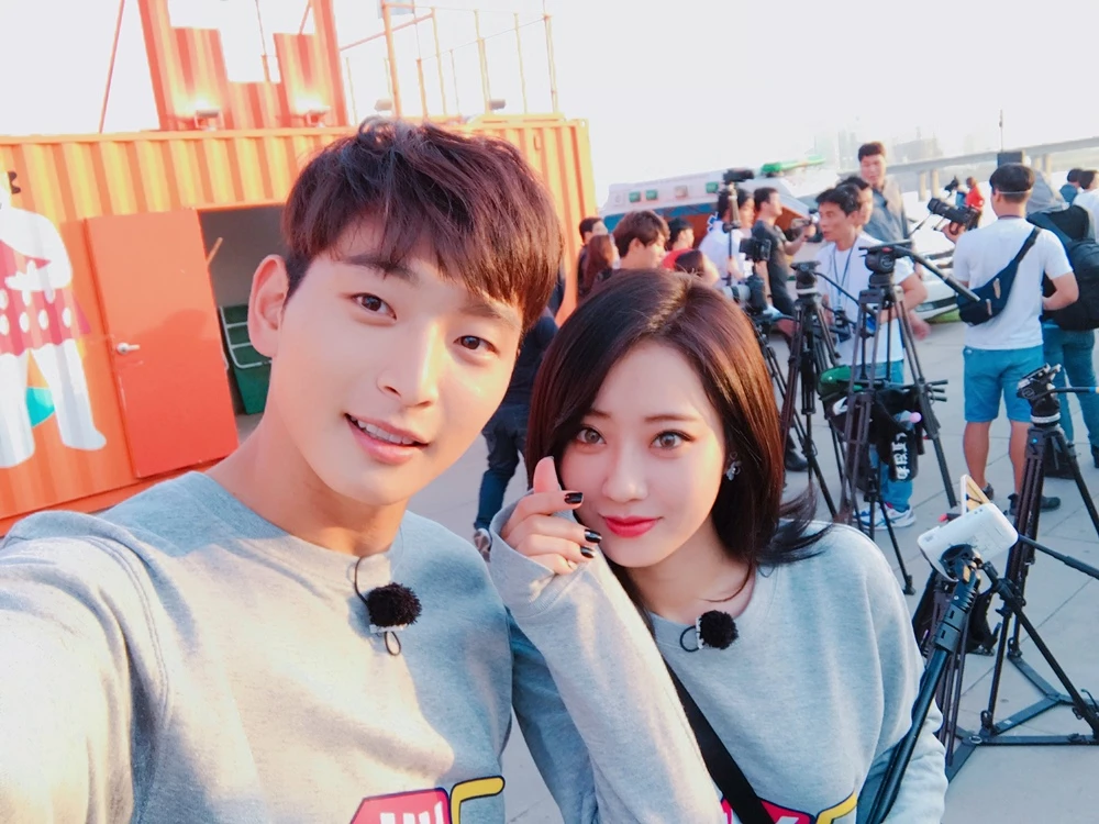 jeong jin woon kyungri 19042022 1 1
