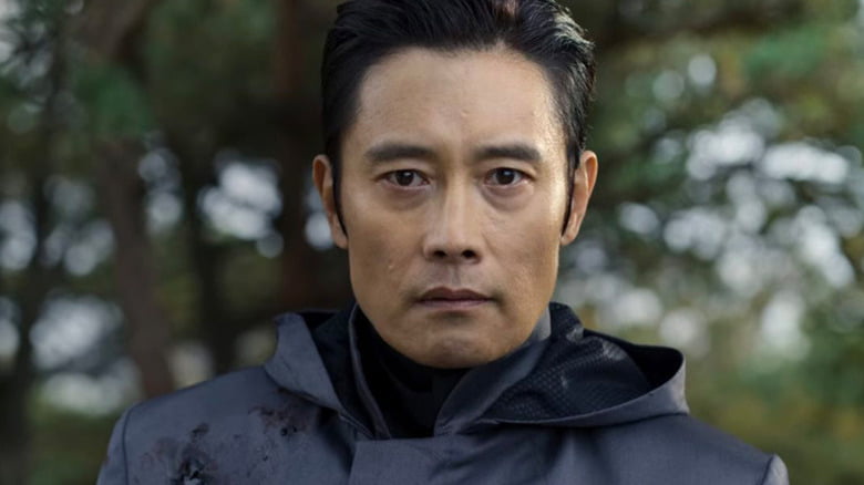 Watak Lee Jung Jae Dan Lee Byung Hyun Di Dalam Squid Game Musim Ke-2 Bocor, Kang Sae Byeok Ada Kembar? 2 lee byung hun is named long before the front man reveal 1633528571