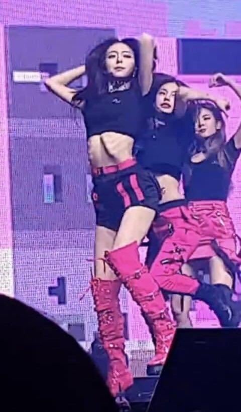 "Boleh Kira Tulang Rusuk Dia", Yuna ITZY Tak Duduk Diam, Beri Jawapan Ini Kepada Peminat 2 itzy yuna 27042022 3