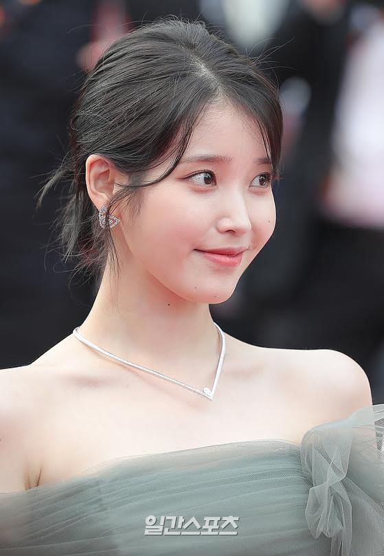 Tak Masuk Akal Betul Harga Barang Kemas Yang Dipakai IU Di Festival Filem Cannes 2022 2 unnamed 2 2