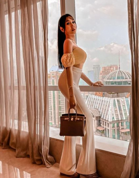 Lucinta Luna Kenalkan Diri Sebagai 'Ratu 9 Nyawa' Selepas Membuang Halkum 1 Screenshot 2022 07 08 135009