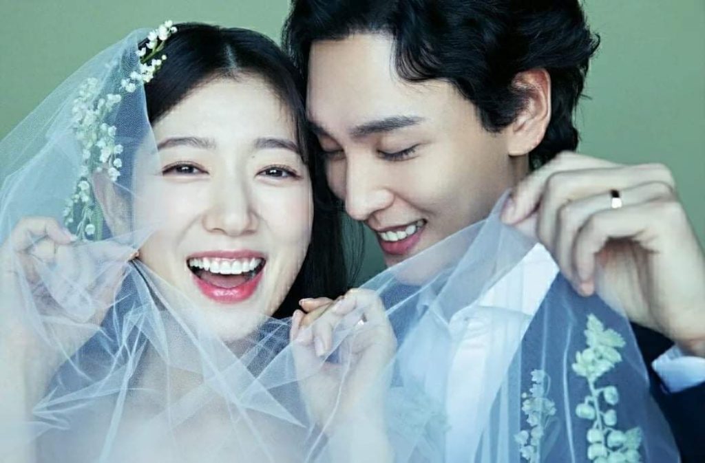 2 Bulan Selepas Menyambut Anak Pertama, Choi Tae Joon Sampaikan Berita Gembira Ini Pula 3 park shin hye and choi tae joon wedding